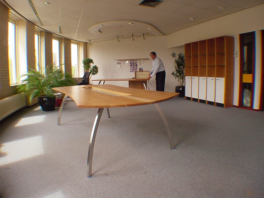 Representatieve conferentietafel voor 10 personen Bugsie Utrecht