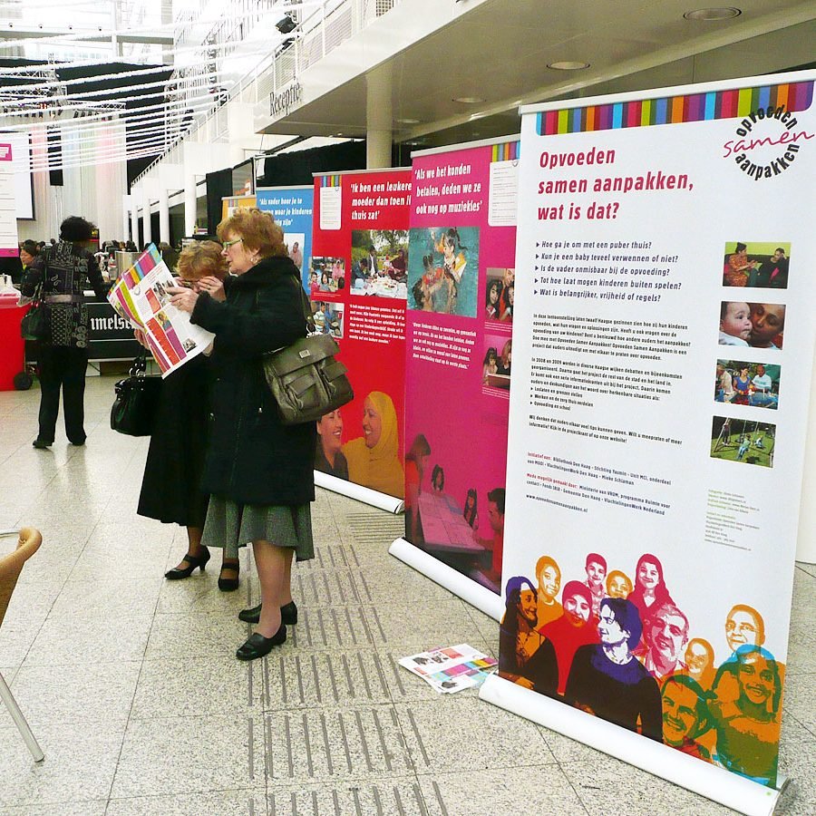 tentoonstelling panelen banners opvoeden samen aanpakken