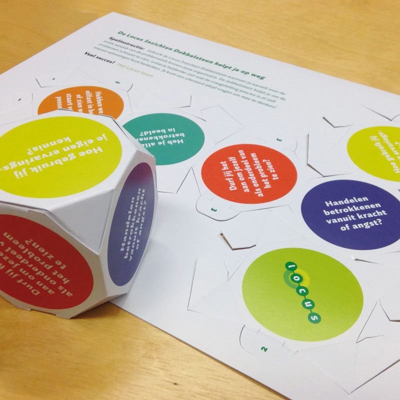 bouwplaat van een dobbelsteen zonder lijm voor Locus Training