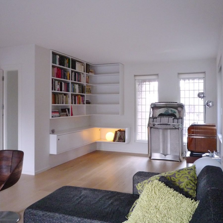 Interier ontwerp voor boekenkast en tv-kast met lift