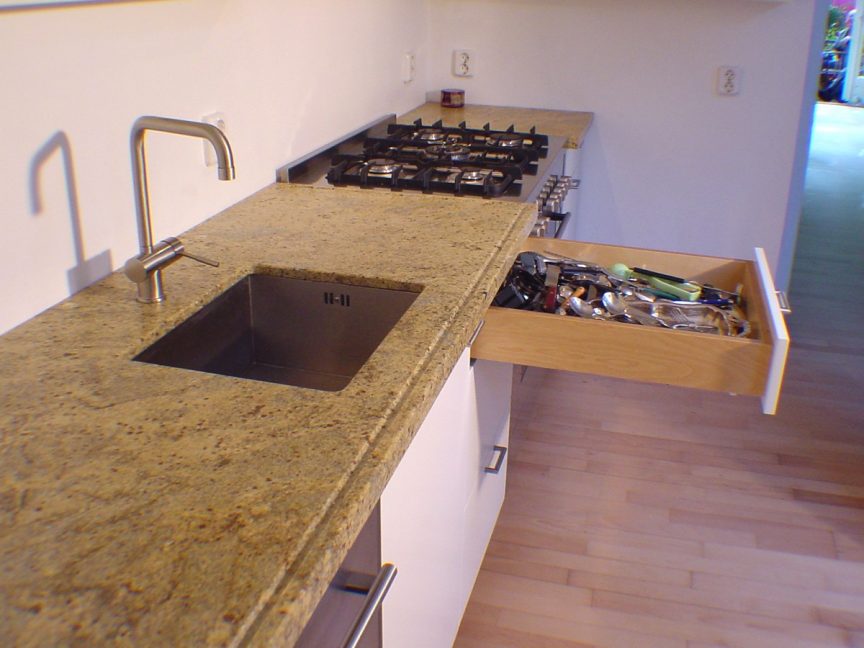 Keuken op maat lakwerk en graniet