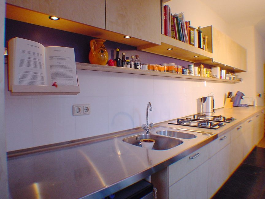 keuken op maat in berken, kersen en laminaat