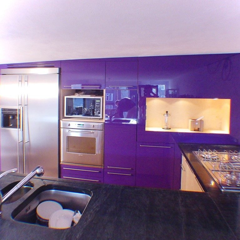Keuken in berken, paars MDF en graniet Amsterdam