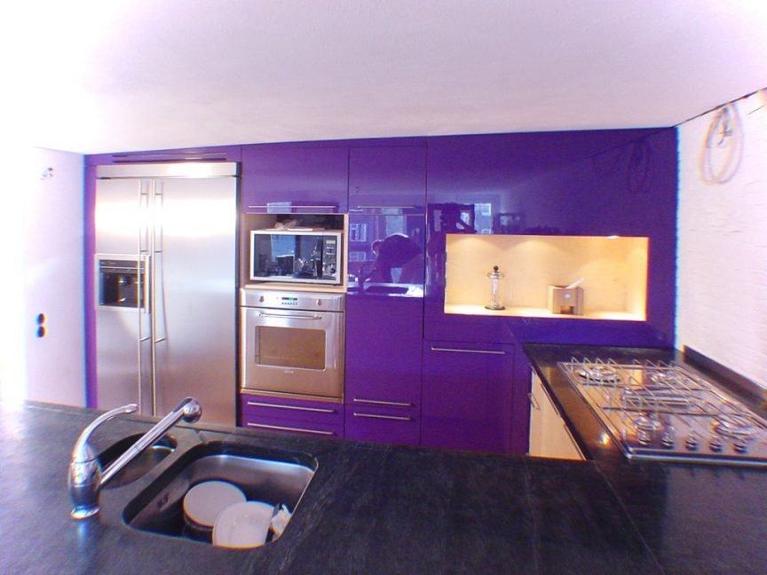 Keuken in berken, paars MDF en graniet Amsterdam