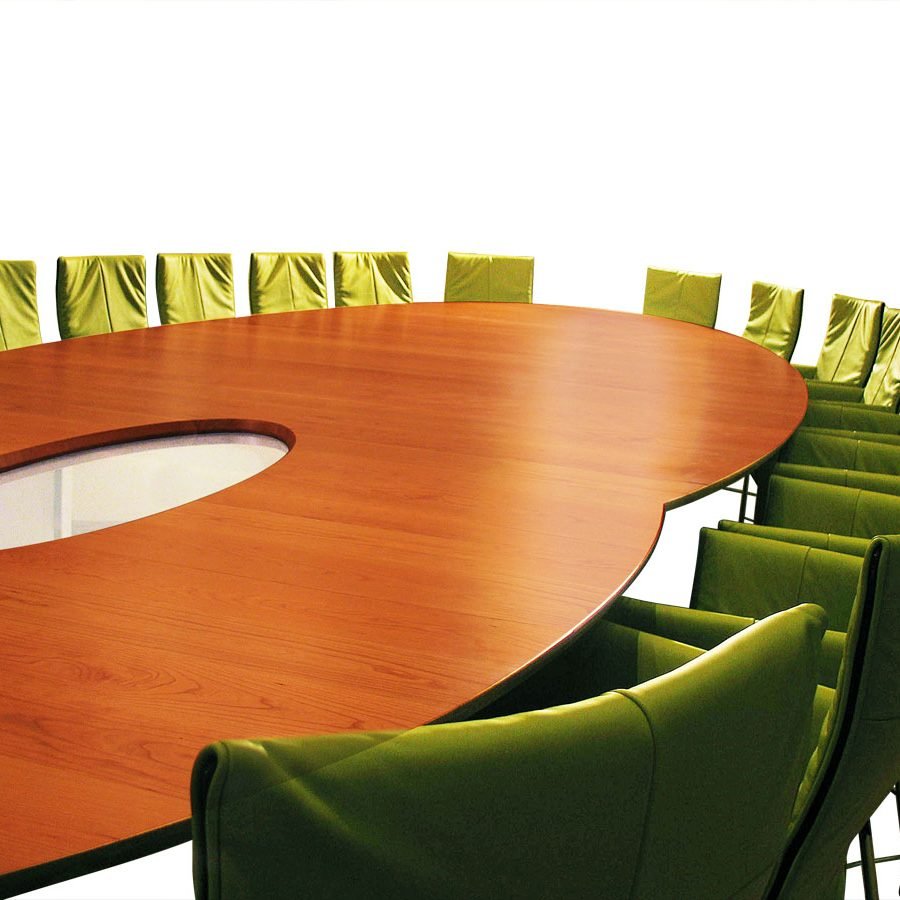 vergadertafel met ruimte voor 22 stoelen twee ovalen