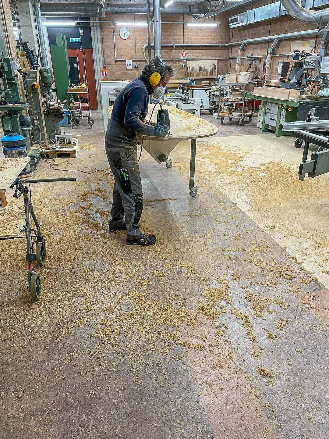 Aan het werk in de Stadswerkplaats. Inmiddels hebben we een betere afzuiging ;)