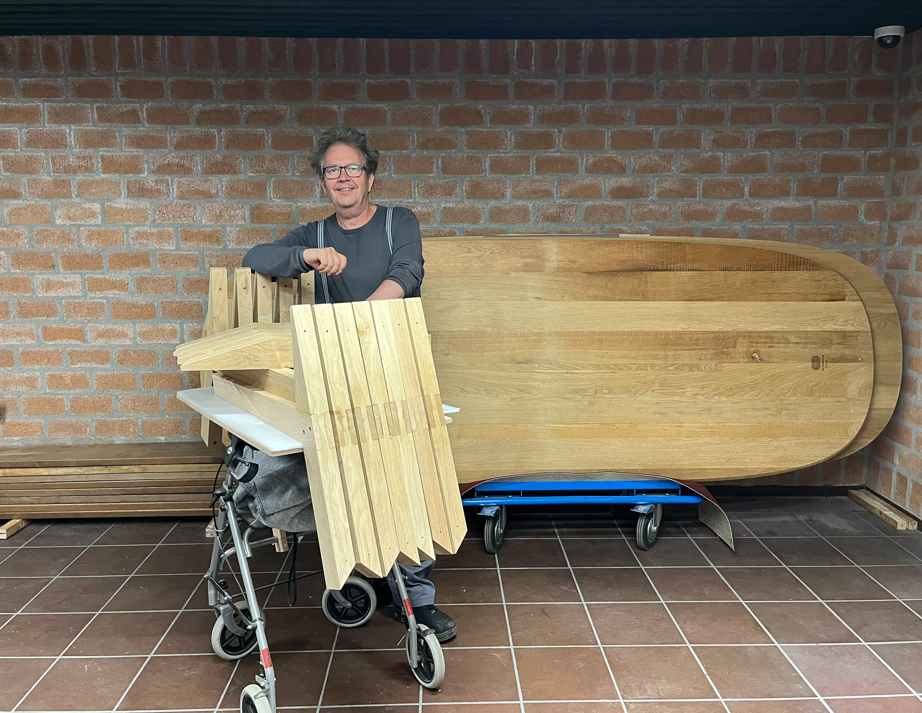 Een aantal tafels in productie voor de wethouders van Heerlen